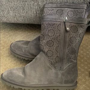 Size 7 Ugg Lo Pro short grey boots